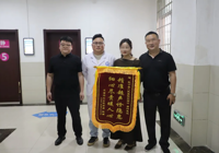 【一面锦旗 一份信赖】三次暖心提醒，功能科医师为患者揪出早期肠癌 “隐形炸弹”