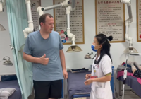 外籍友人亲测点赞！人民医院院区中医理疗彰显传统医学魅力