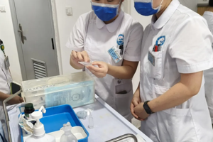 【规范处置防损伤 从严管控守安全】人民医院院区肿瘤消化科开展化疗药物外渗应急演练